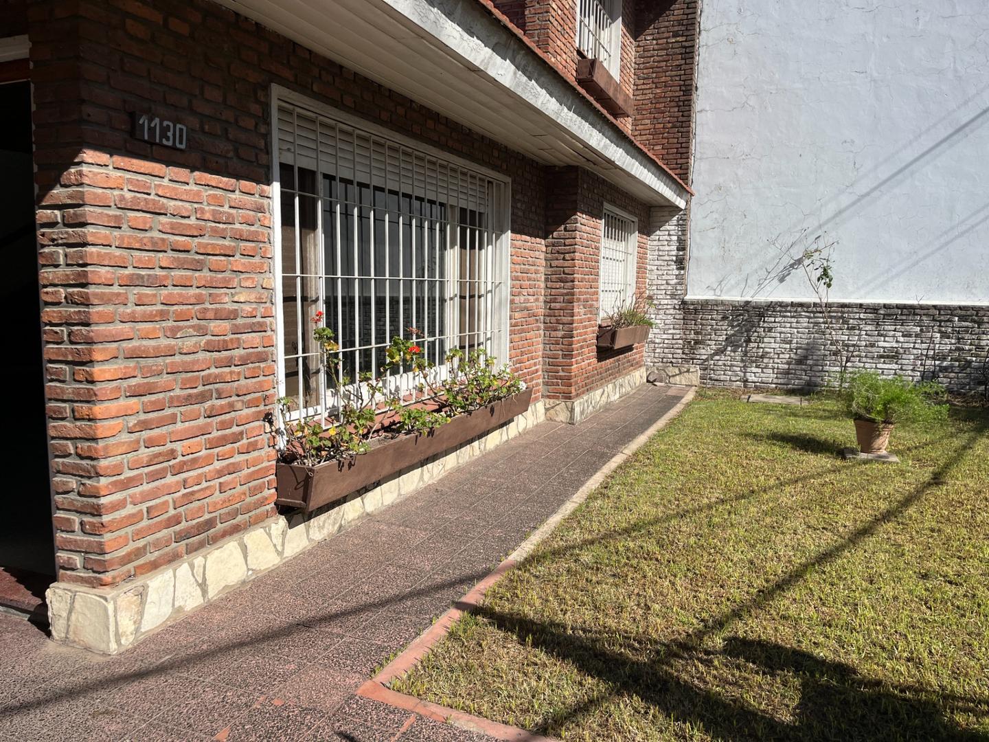 Adrogue OPORTUNIDAD NUEVO VALOR chalet en venta centro