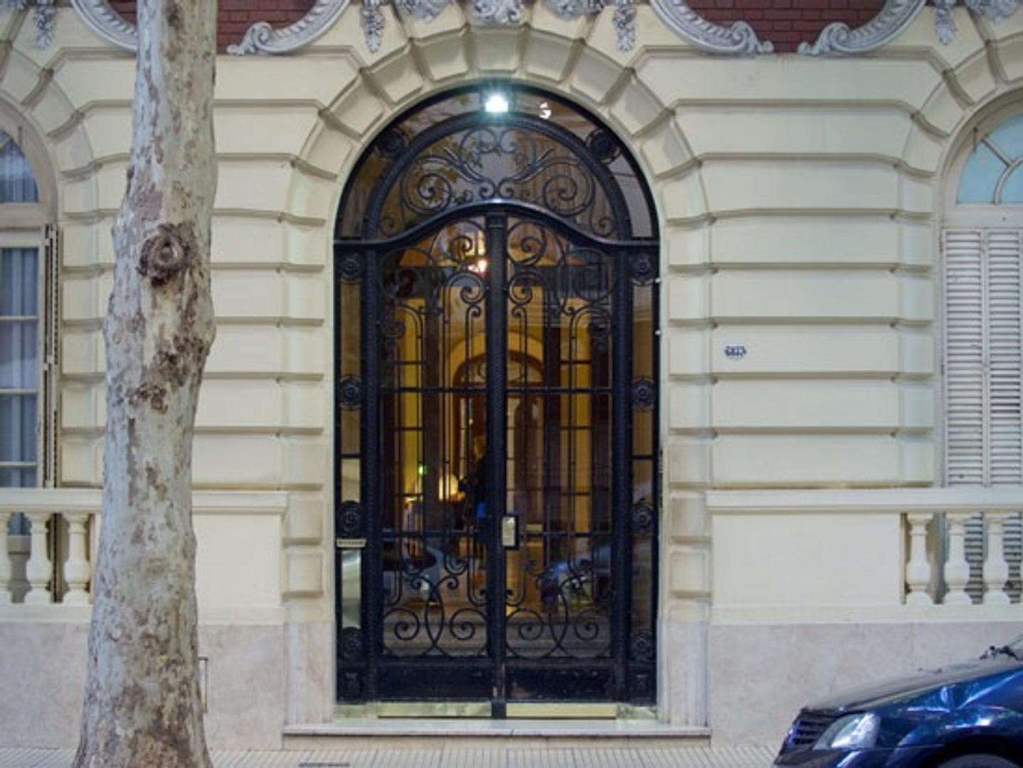 Beruti 3800 , Piso PB