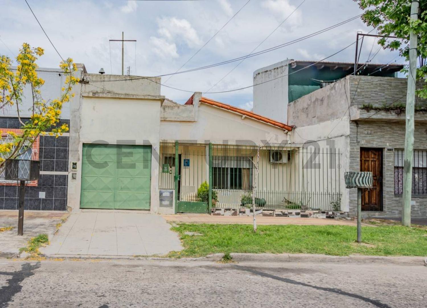 Venta casa 2 ambientes con cochera en Wilde - Patio y terraza APTO CREDITO / PER