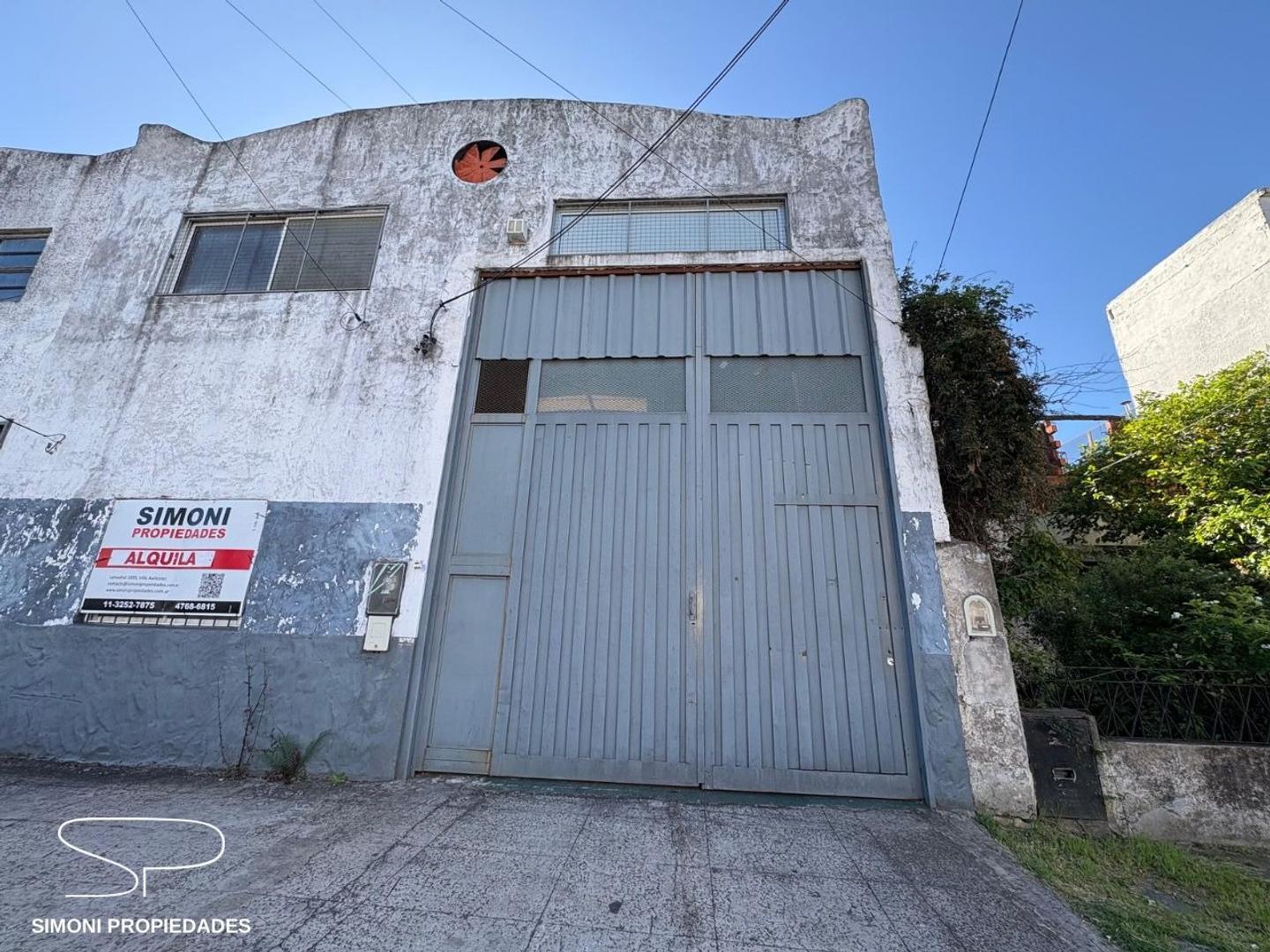 Galpón con baño y oficina entrada para camiones