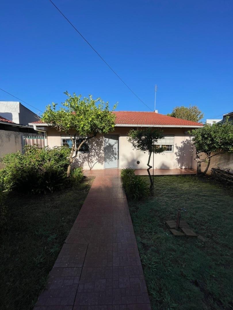 Casa de 3 ambientes en Temperley