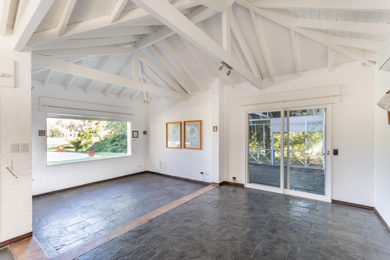 Casa 5 ambientes con 4 baños