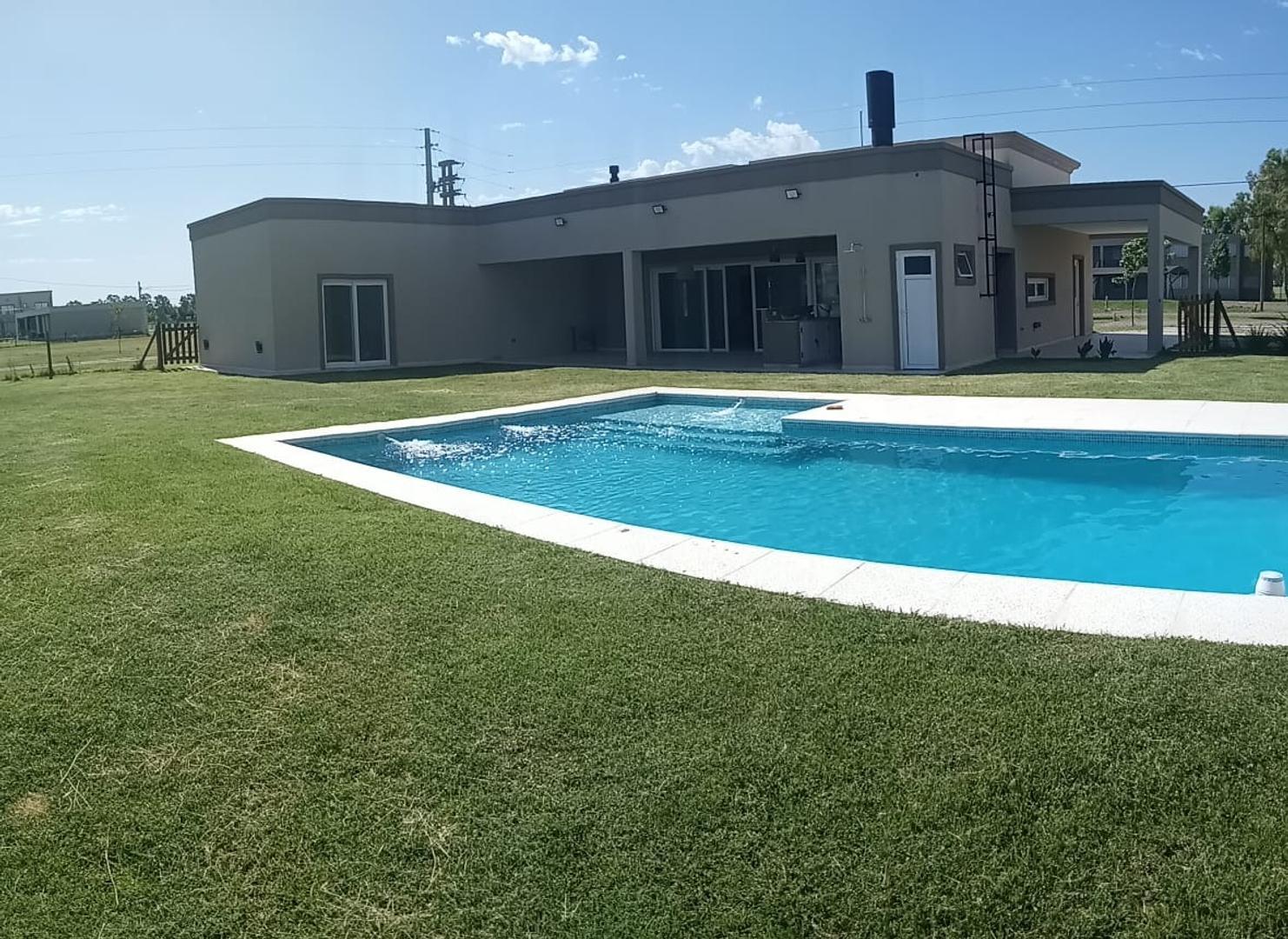 Casa 4 ambientes en F