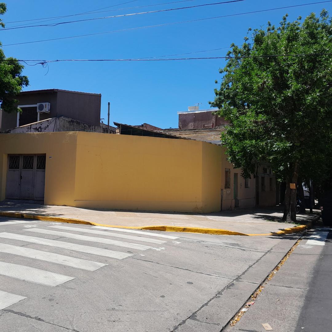 NUEVO VALOR - CASA 3 AMBIENTES EN ESQUINA - PATIO Y TERRAZA