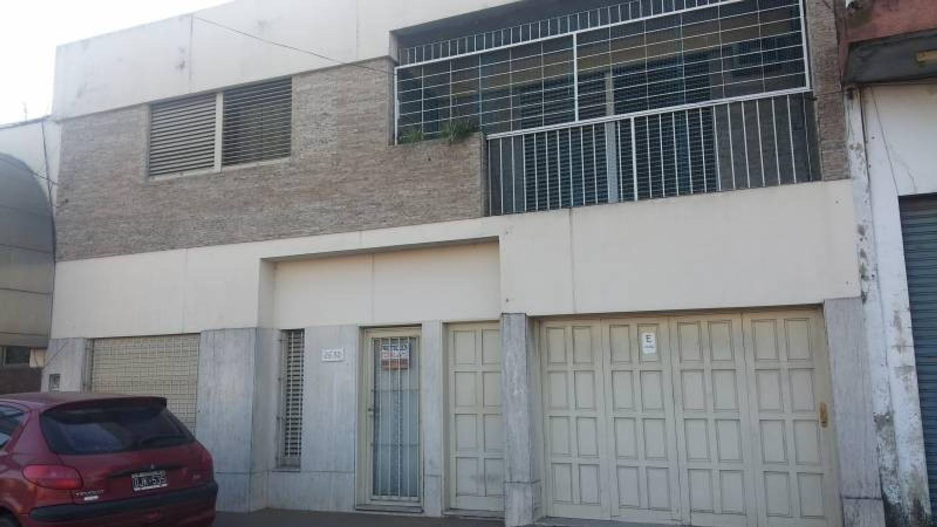 Excelente inmueble en venta. 230 mts2 cub. en 2 ptas. Lote 1