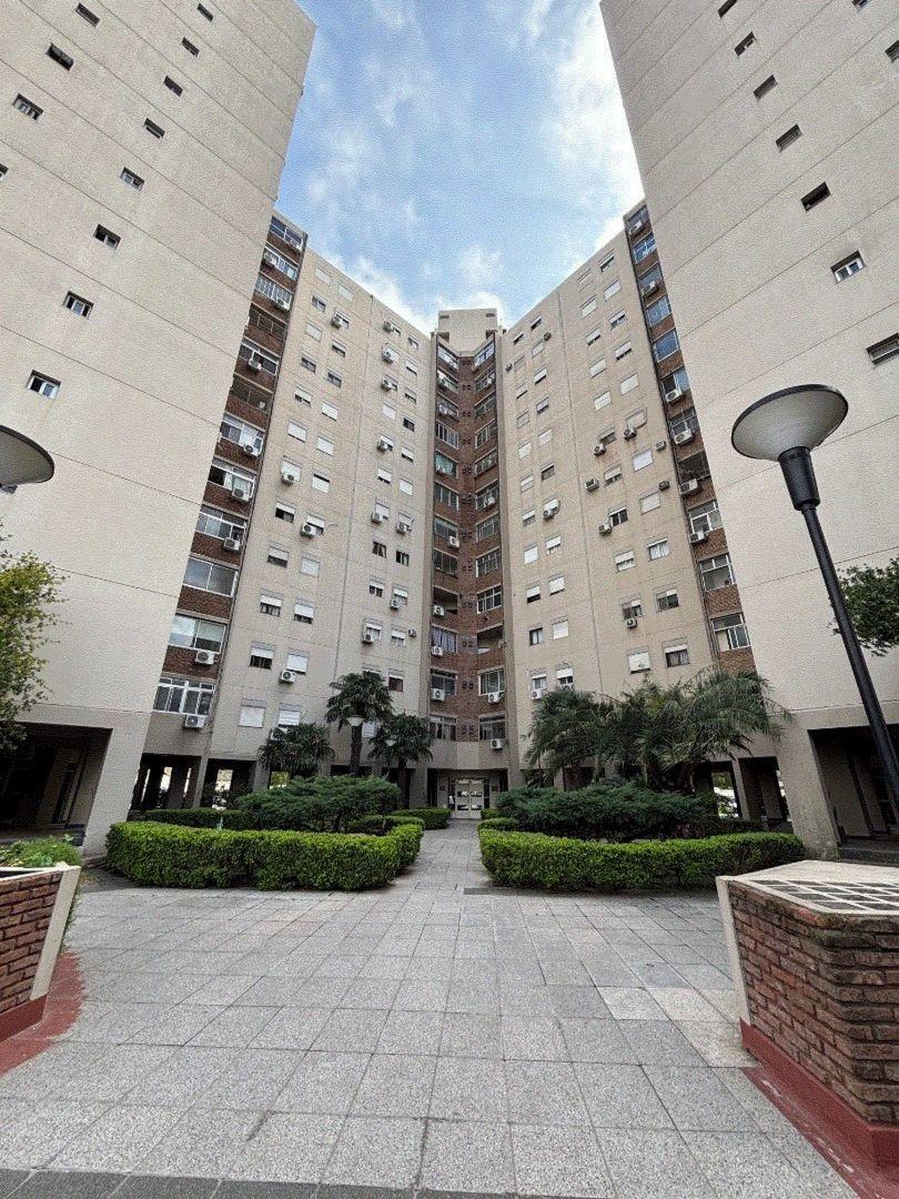 Charlone 600, Piso 1