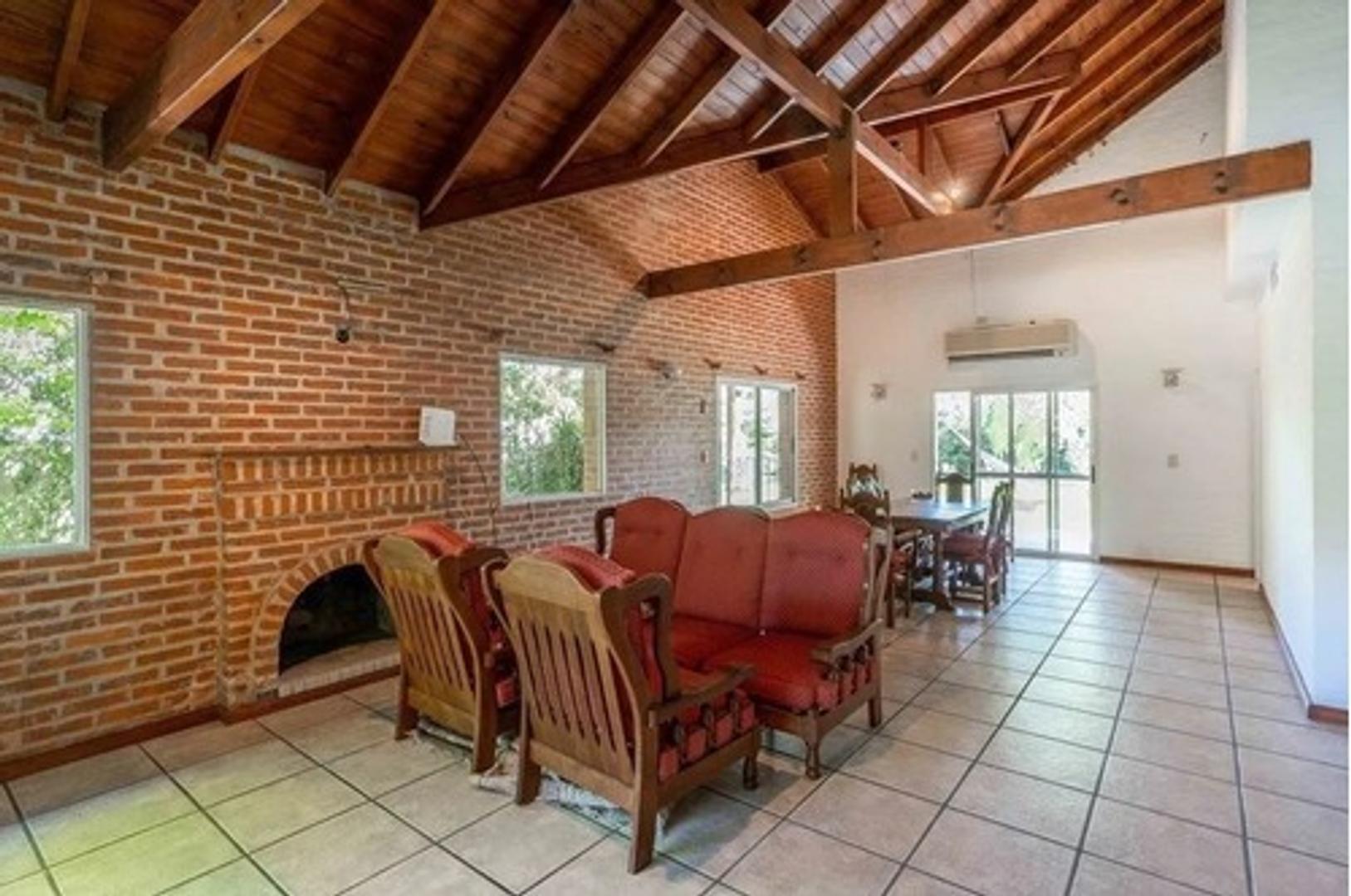 Casa 6 ambientes con 4 baños