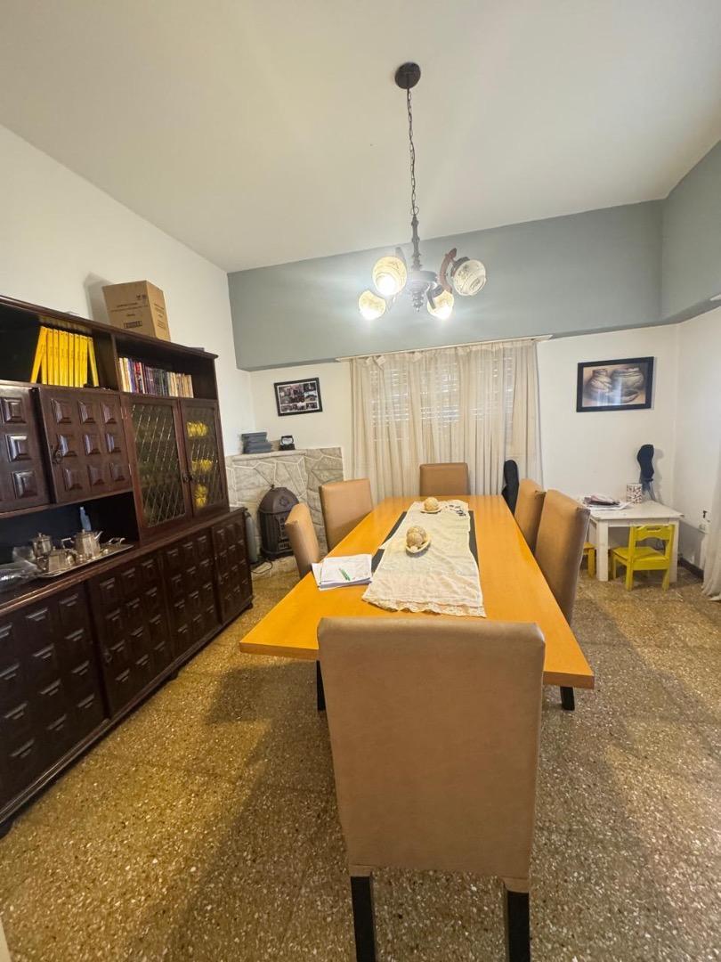 Chalet 4 amb. Esquina Zona Chauvin