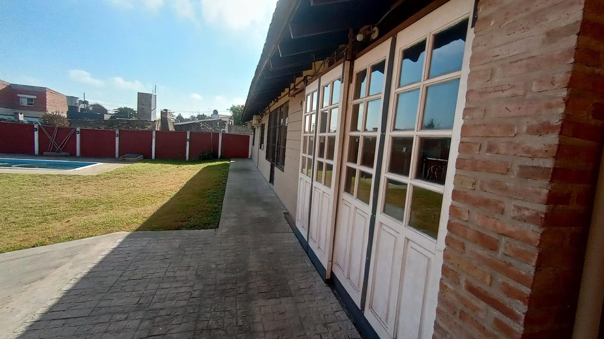 CASA EN VENTA 4 AMB. PILETA PASO DEL REY LOT 757M2