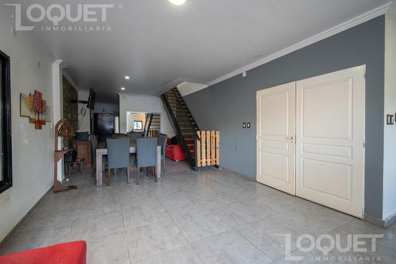 Casa en Venta con 2 cocheras