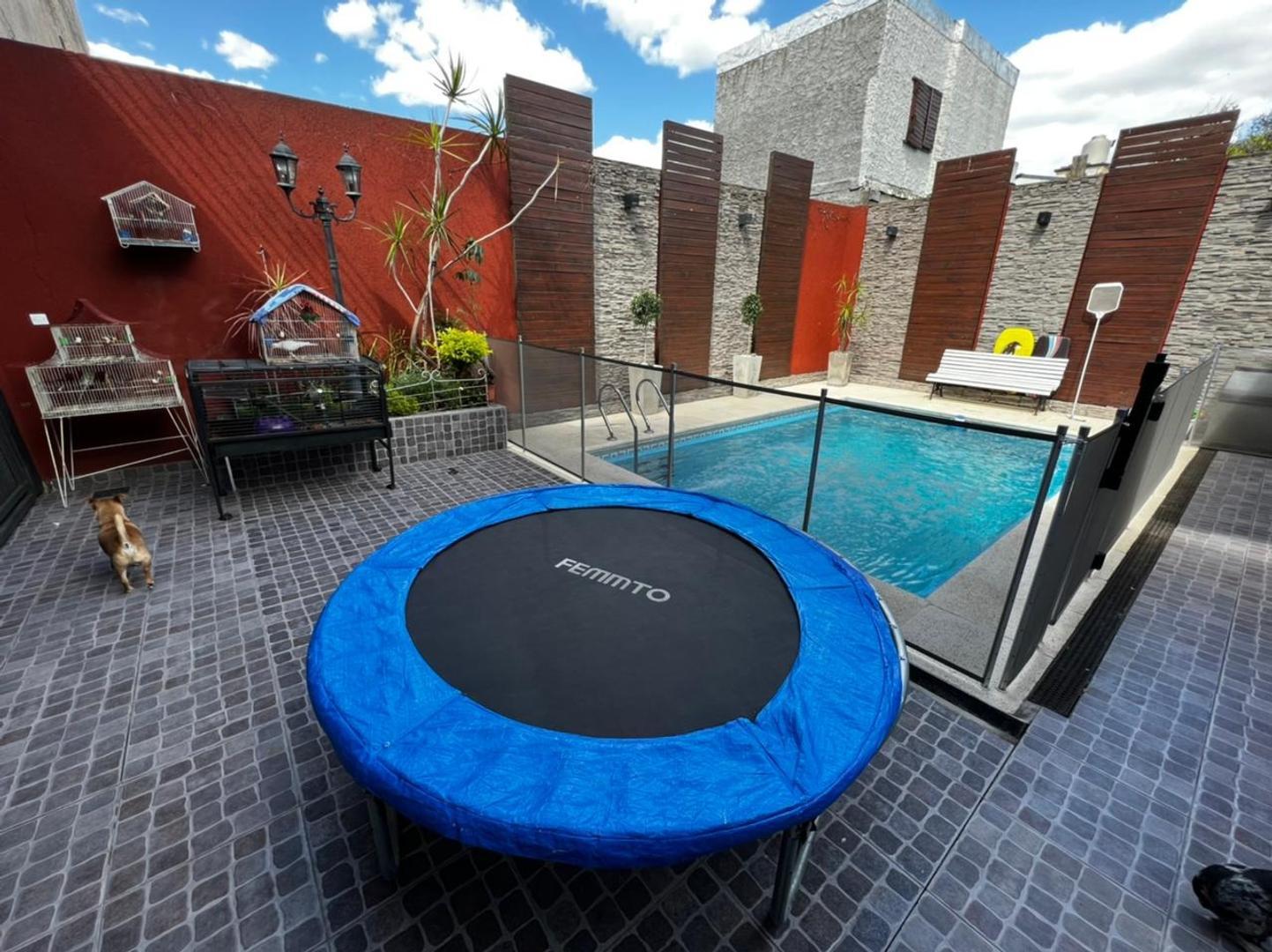 Casa 6 ambientes con 4 baños