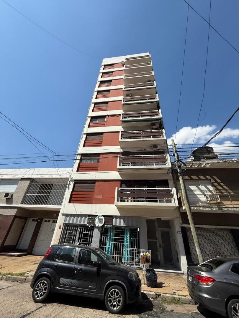 3 AMBIENTES AL FRENTE CON BALCON A METROS AVDA. MITRE
