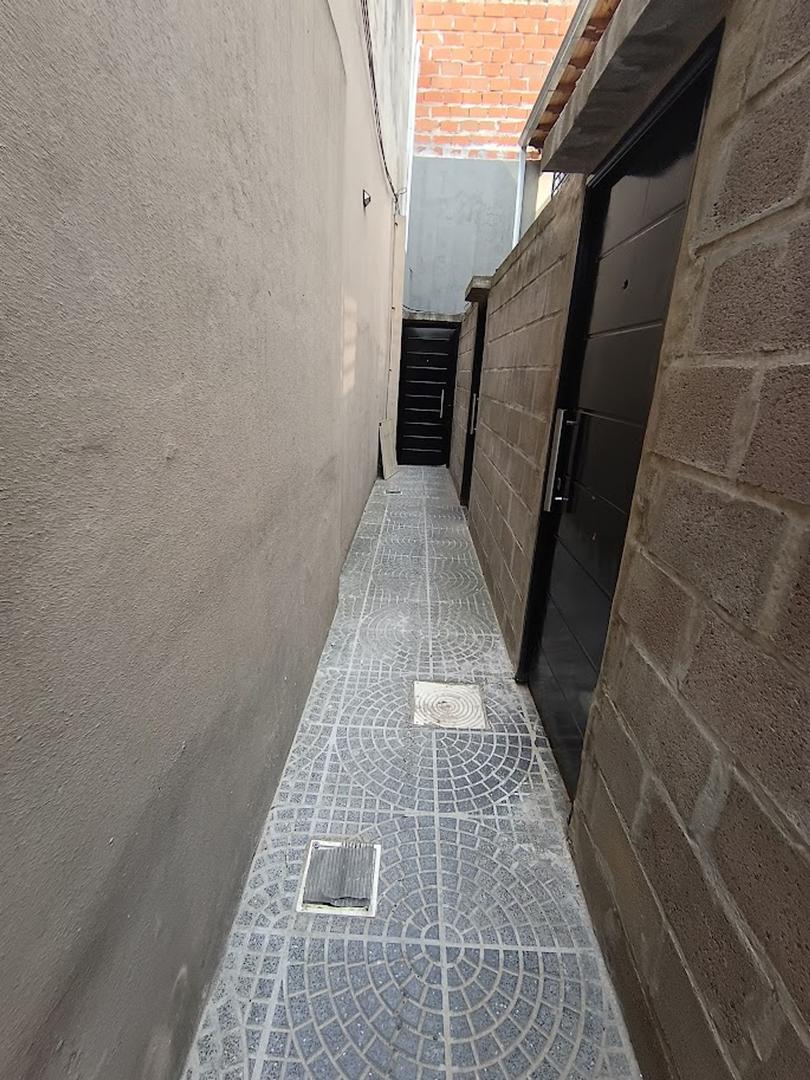 ALQUILER PH 2 AMBIENTES CON PATIO – LANÚS OESTE
