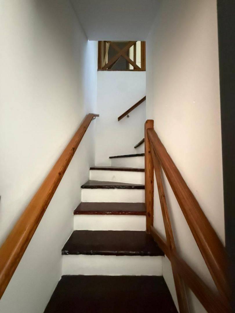 Casa en Alquiler con 2 cocheras