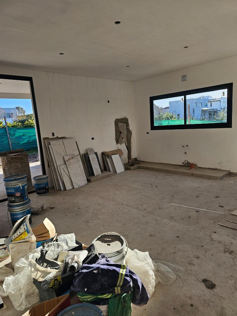 Casa 4 ambientes con 3 baños