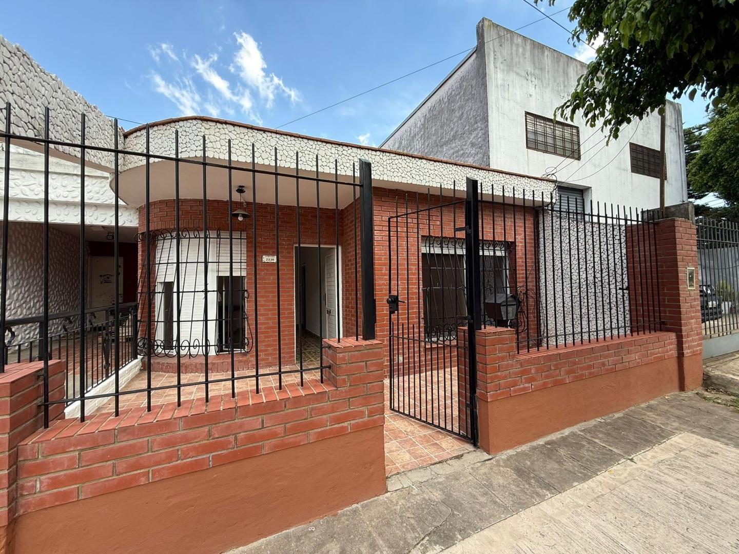 PH 3 ambientes al frente con patio – Villa Adelina