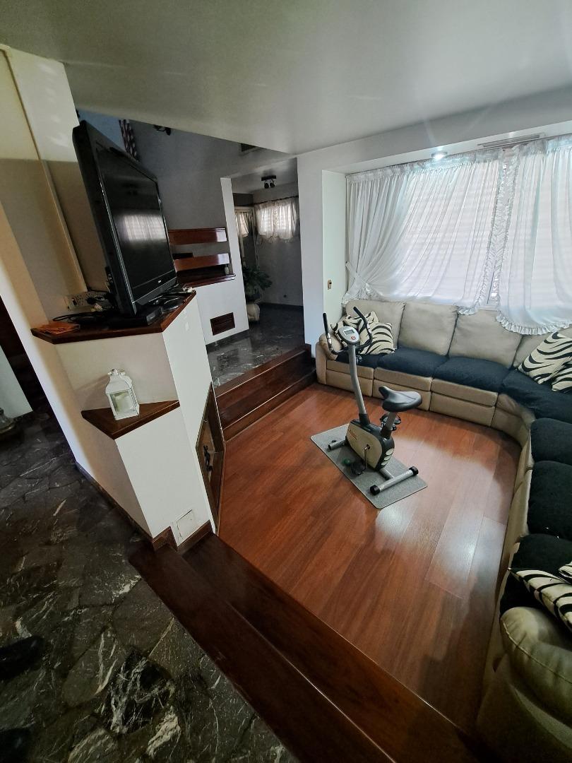 Casa 5 ambientes con 4 baños