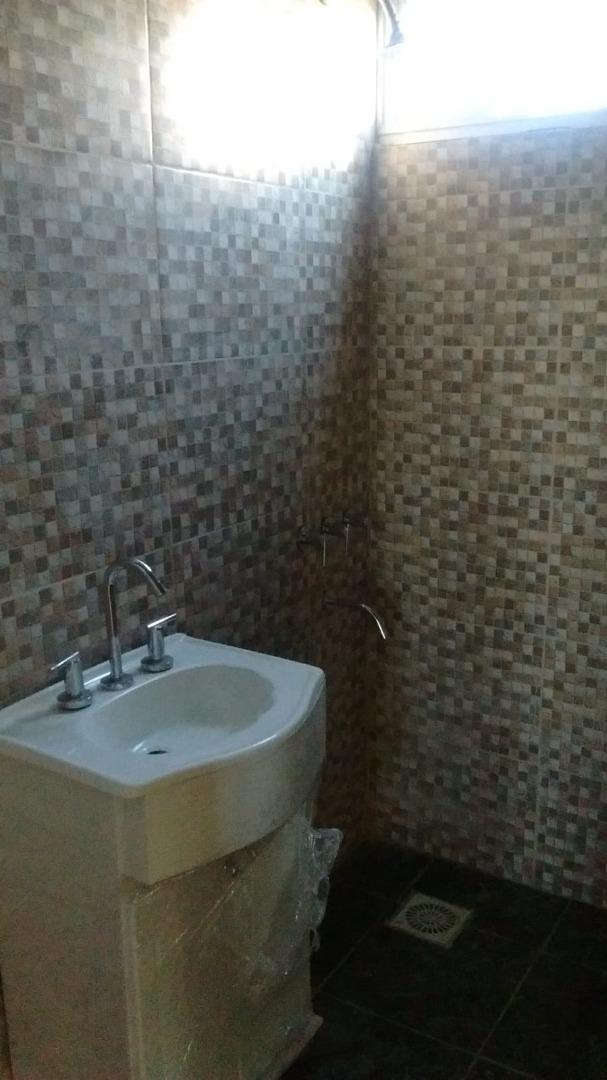 Casa 3 ambientes con 1 baño