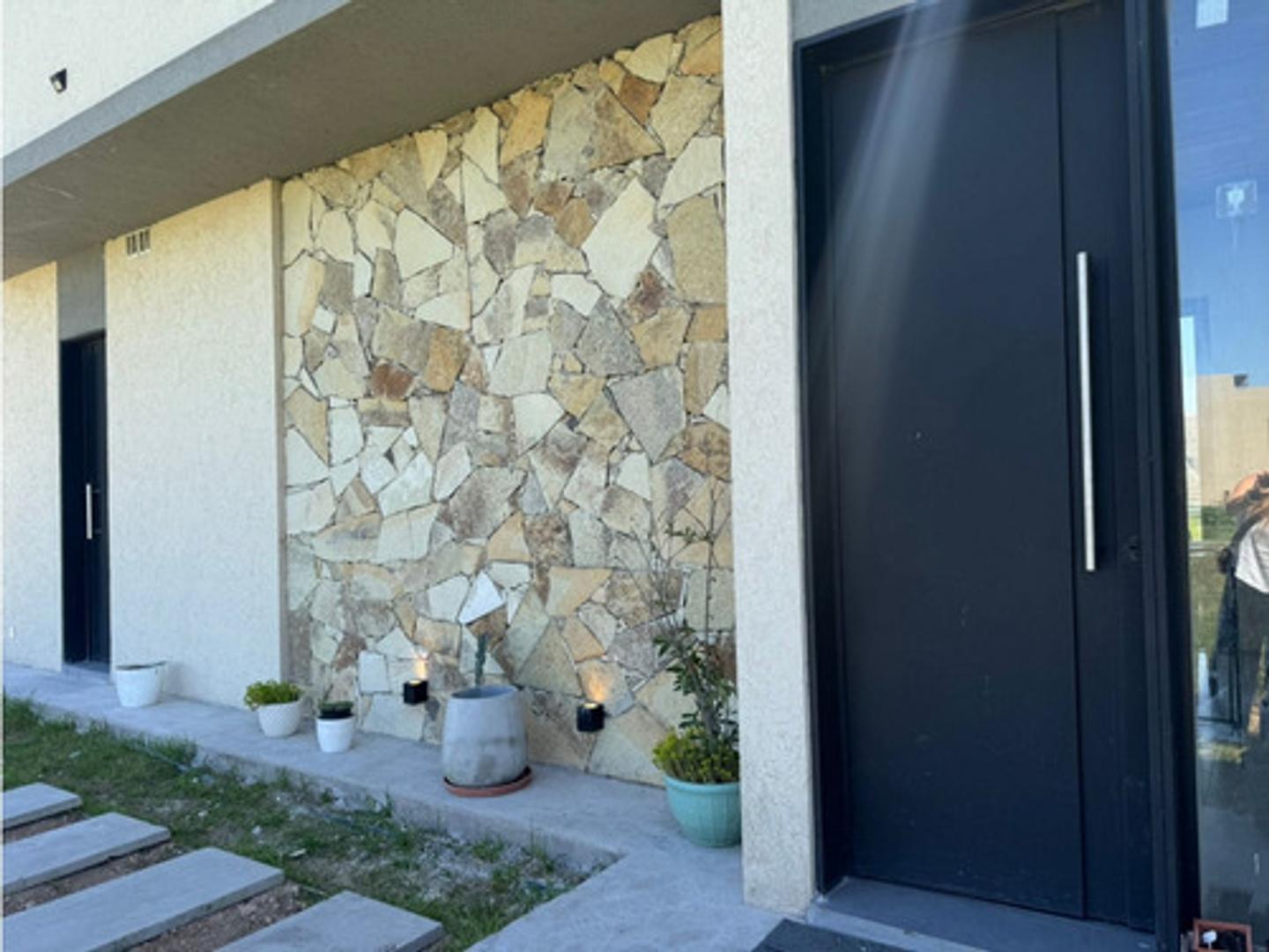 Venta casa 4 ambientes con renta en Santa Clara Al Sur