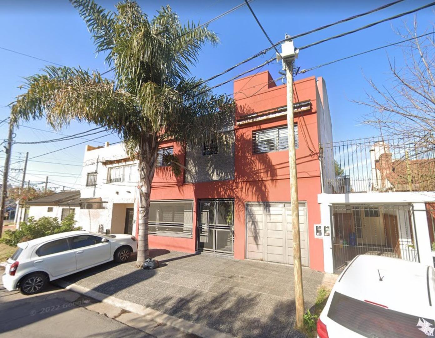 CASA EN VENTA 6 AMBIENTES CON COCHERA Y PILETA