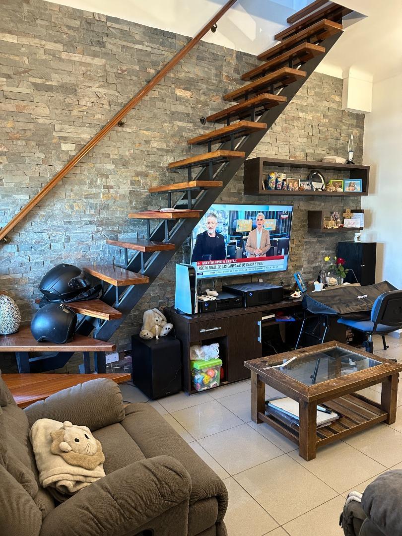 Casa en Venta con 3 cocheras