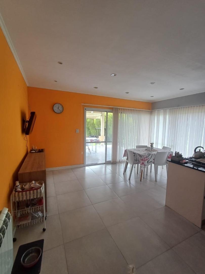 Casa en pueblo Esther con pileta