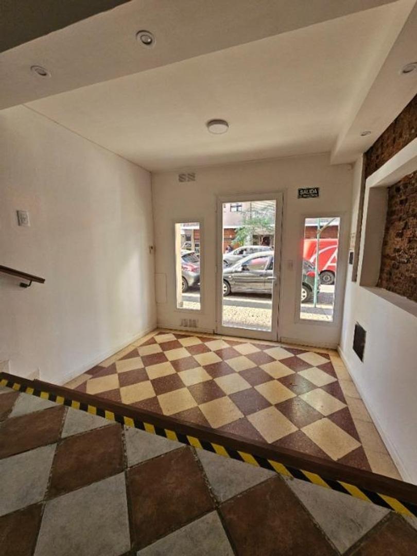 PH 4 AMBIENTES CON LOCAL AL FRENTE GASCON Y CORRIENTES