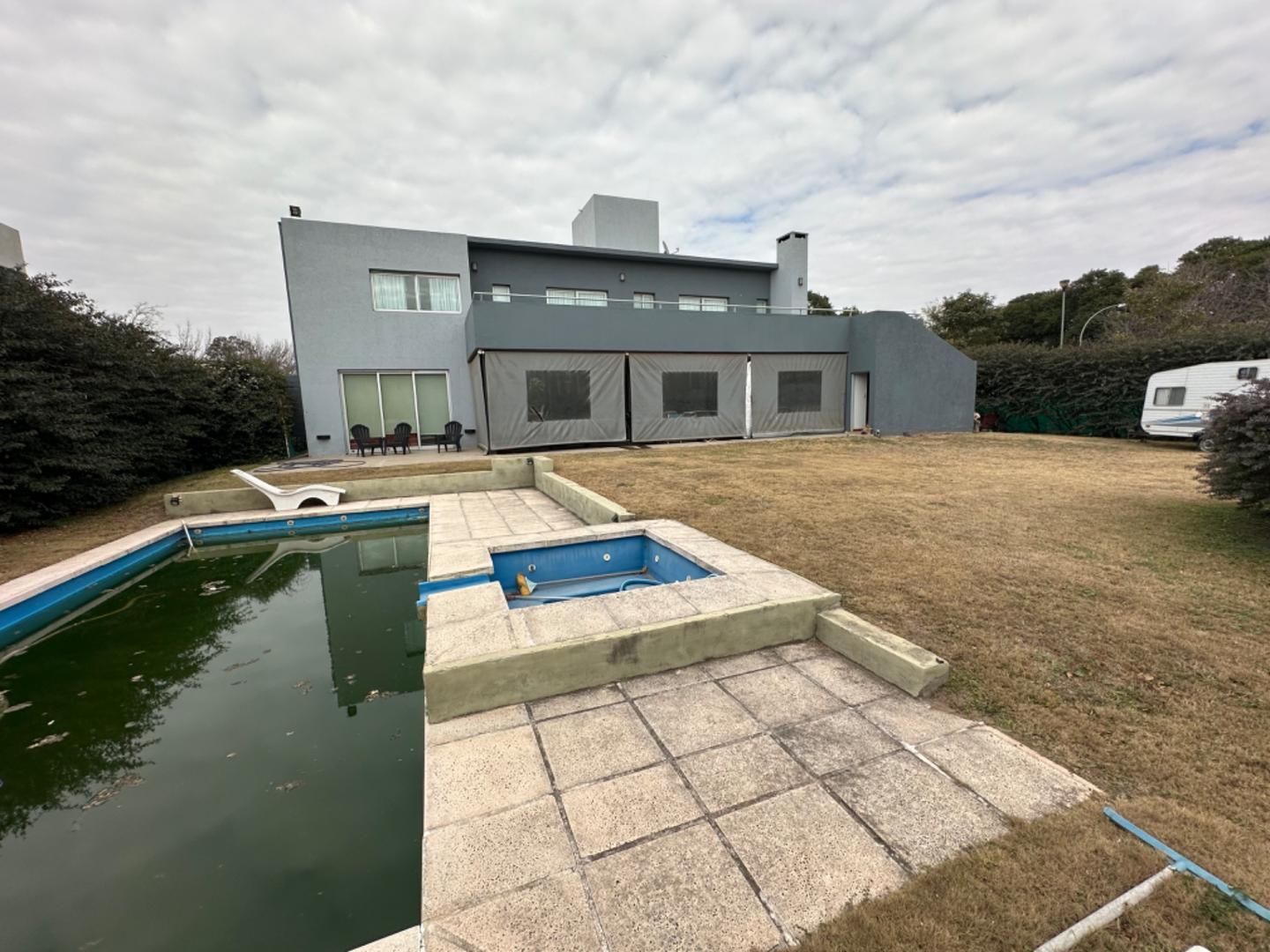 Casa en Venta con 4 cocheras