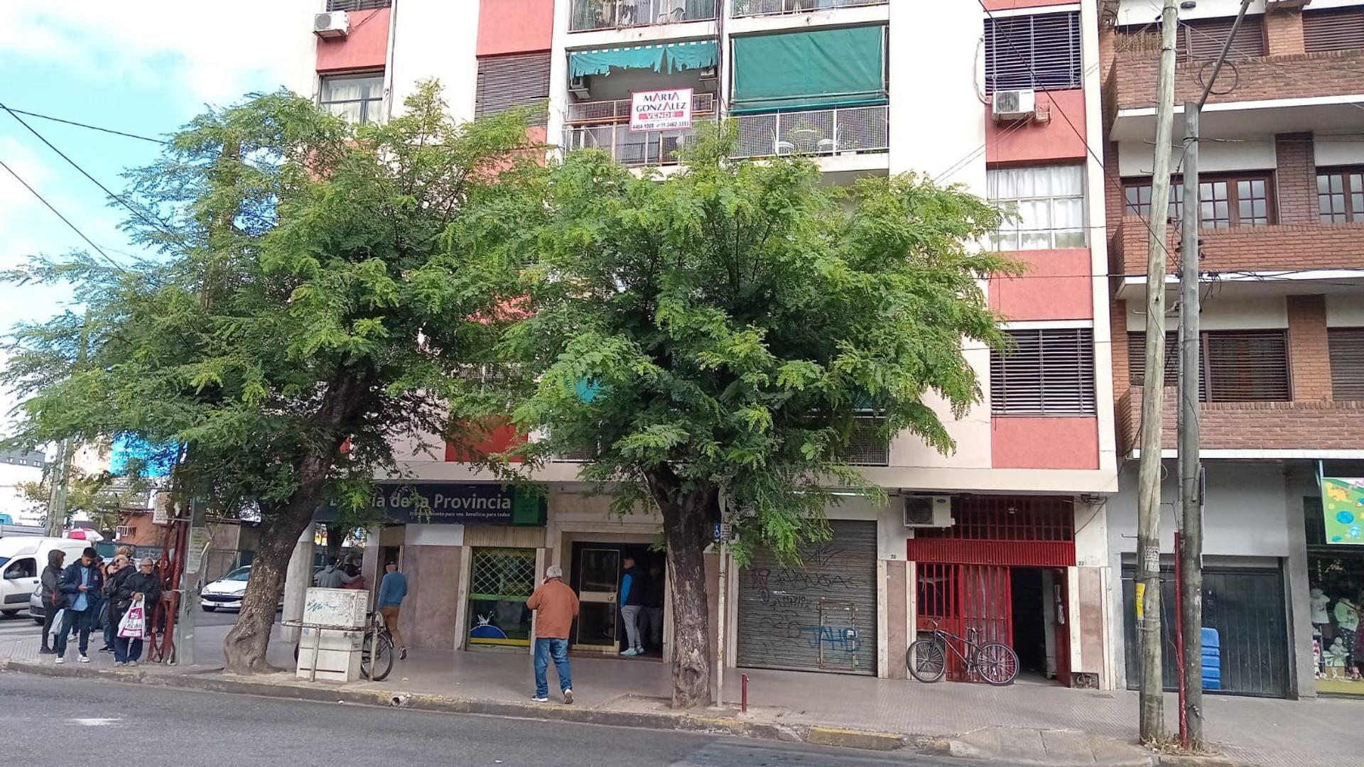 ramos mejia norte cuatro ambientes frente a la plaza