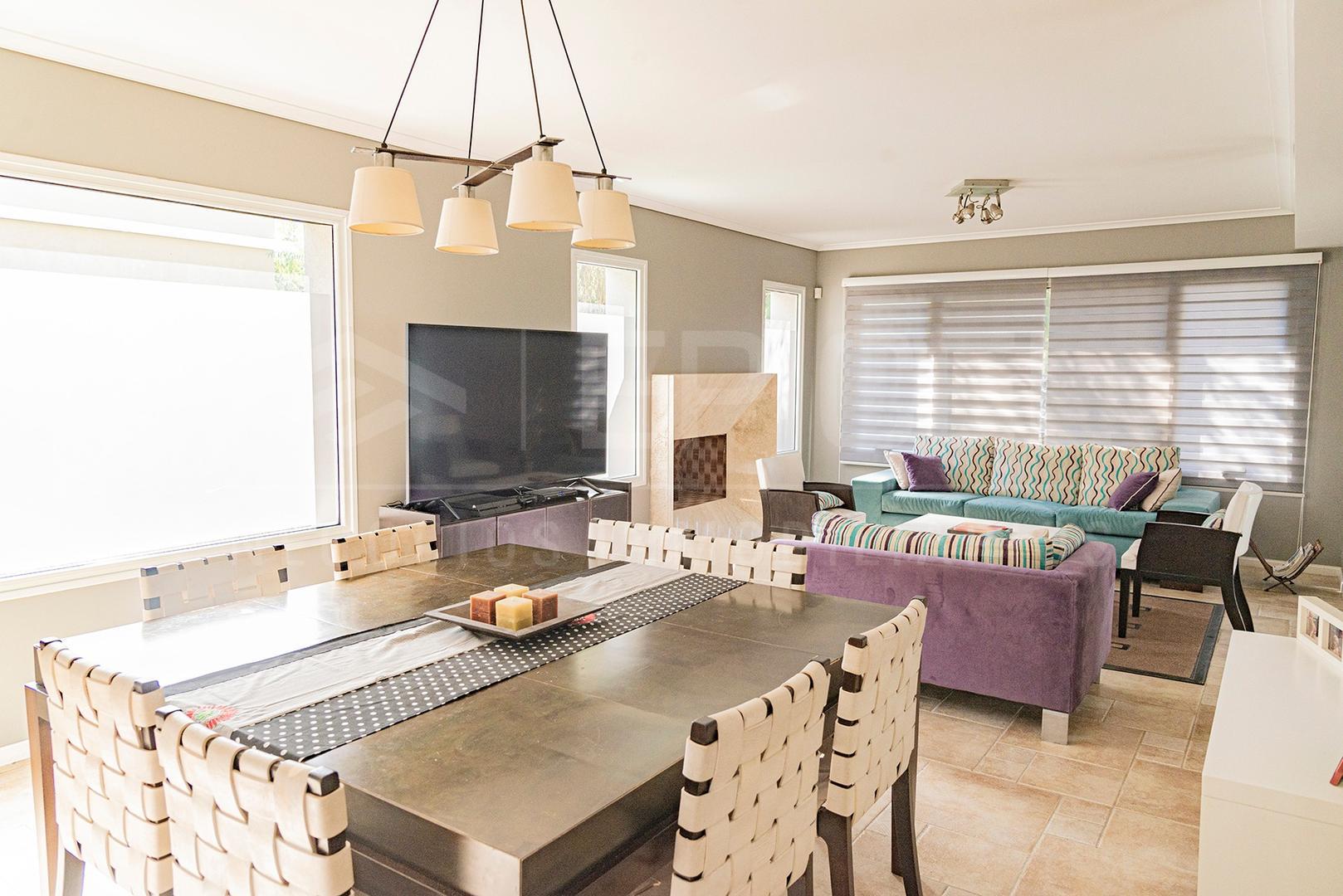 Casa 5 ambientes con 4 baños