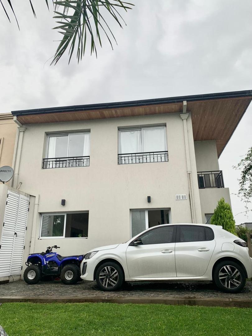 Casa 4 ambientes con 3 baños