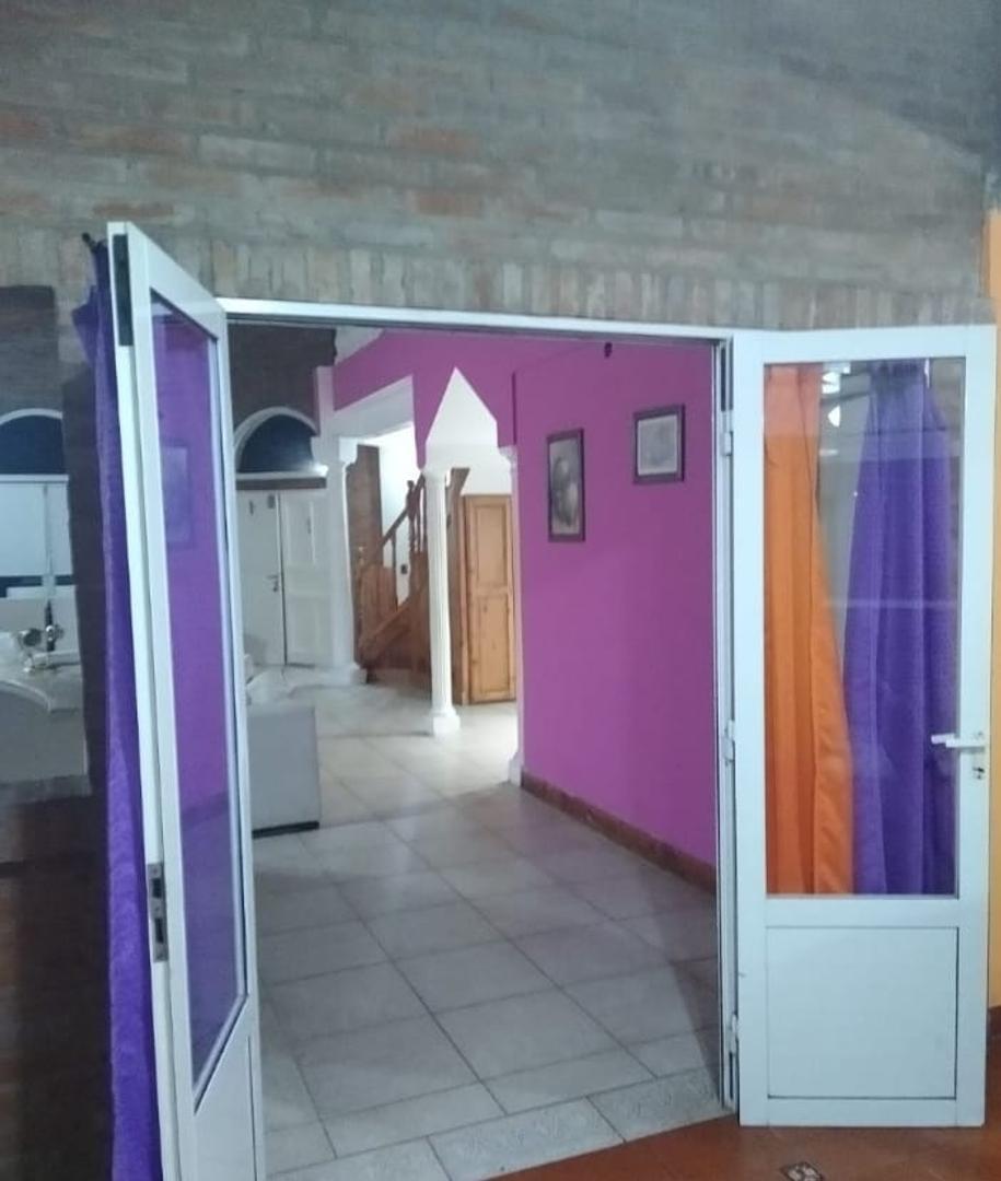 Casa 5 ambientes con 4 baños