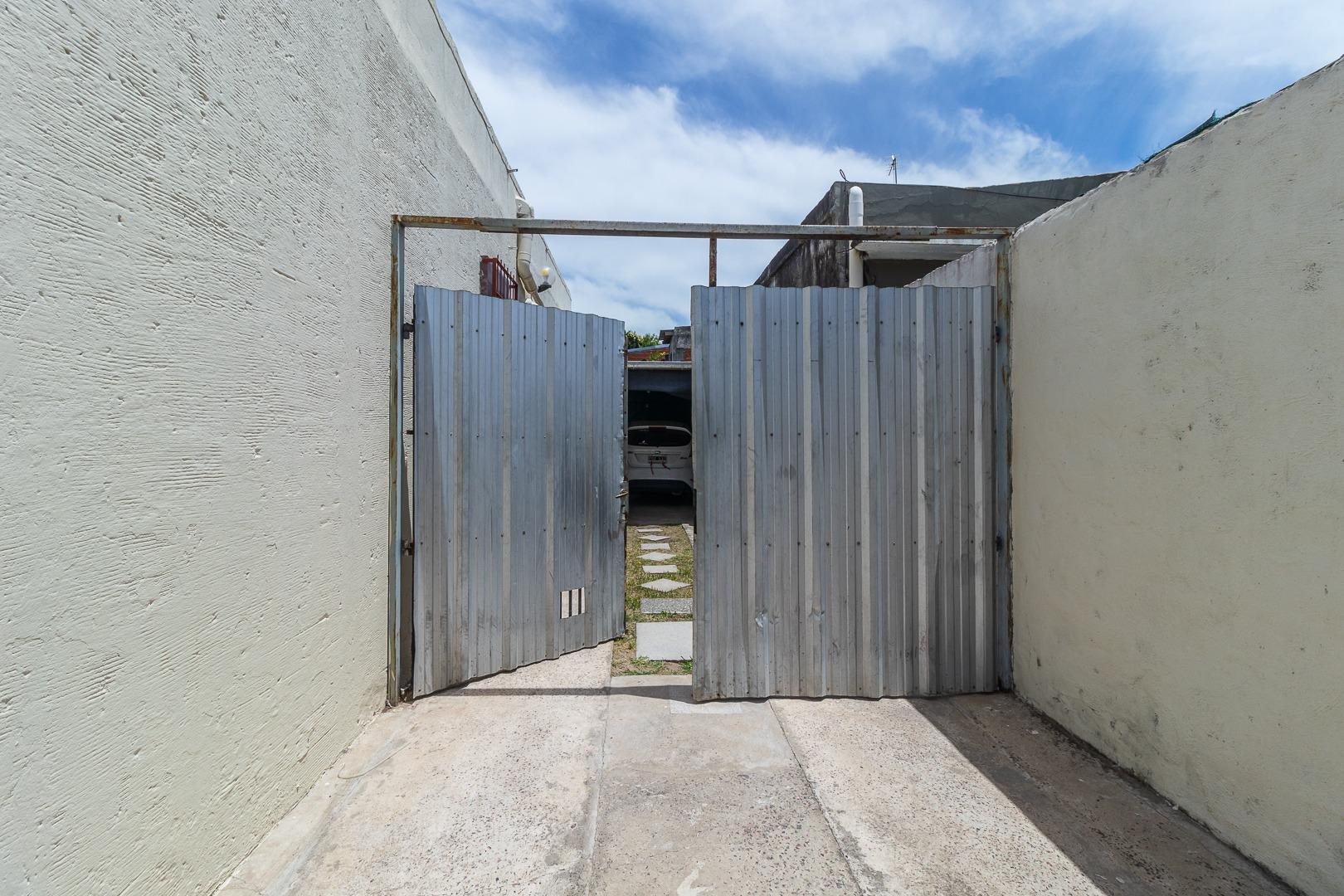 Casa 3 ambientes con 1 baño