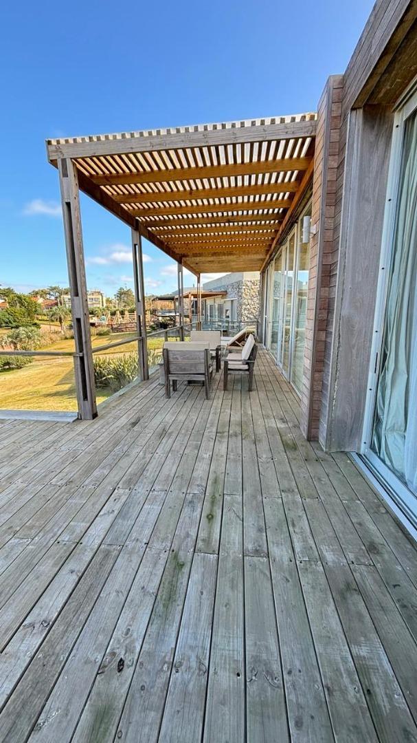 Casa en Alquiler Temporal con 3 cocheras
