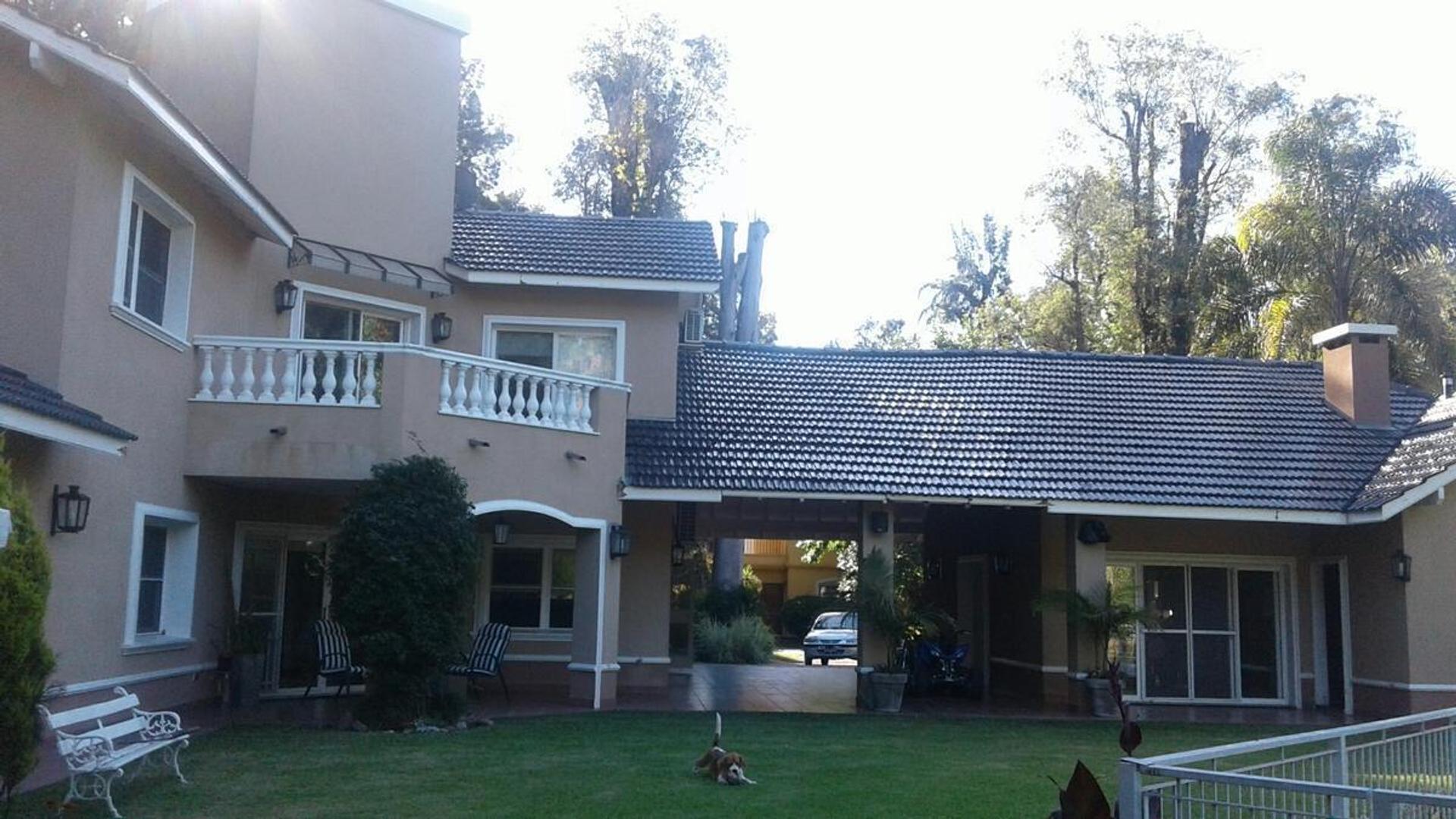 Casa en Venta con 2 cocheras