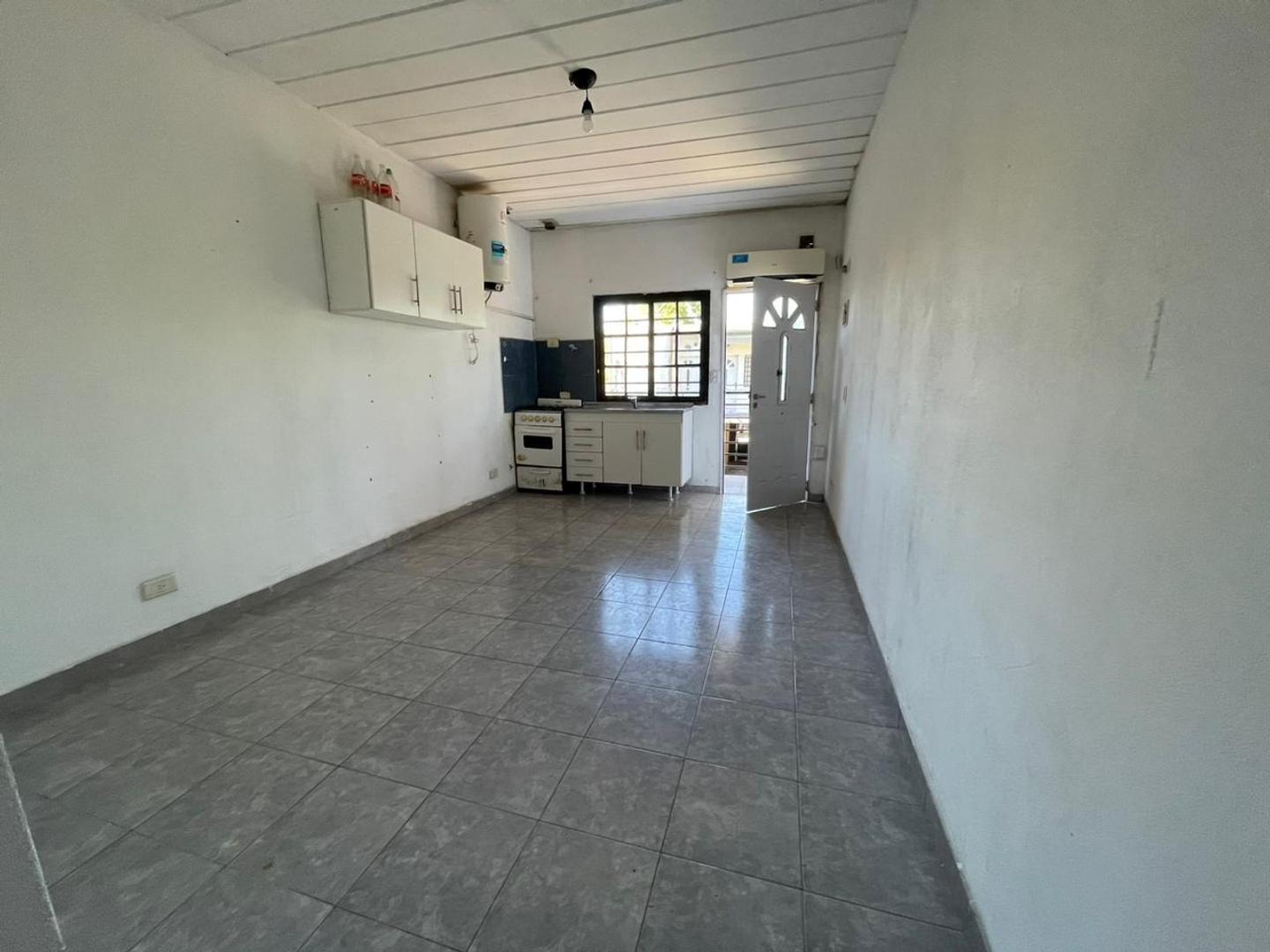 Casa 2 ambientes con 1 baño