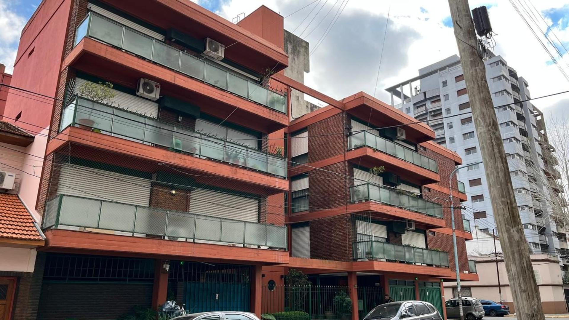 Depto 2 ambientes con cochera en Quilmes Centro