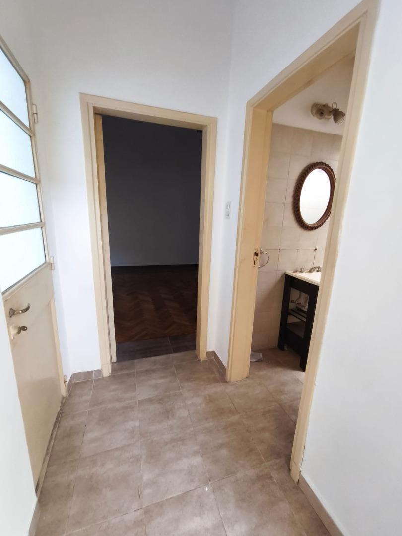 SE ALQUILA PH DOS AMB