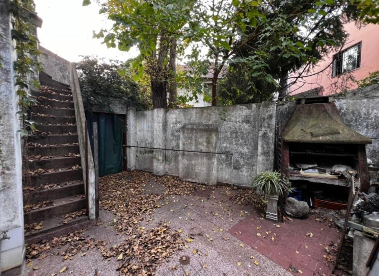 Casa De 4 Ambientes Con Cochera Y Patio Con Parrilla