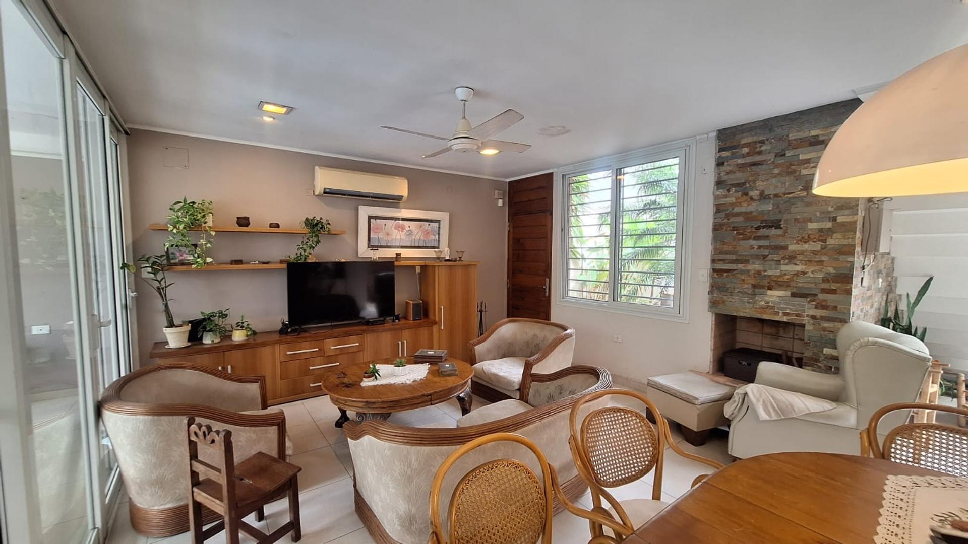 Casa en Venta con 1 cochera