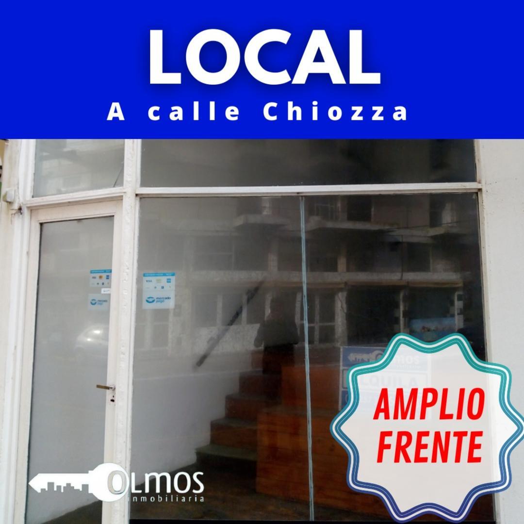 Local 30 mts, con baño, a la calle.