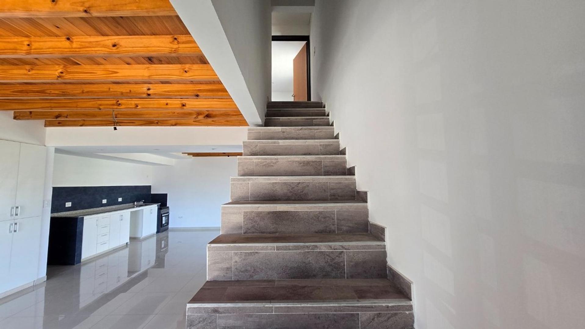 Departamento en Alquiler en Bernal, $ 800.000