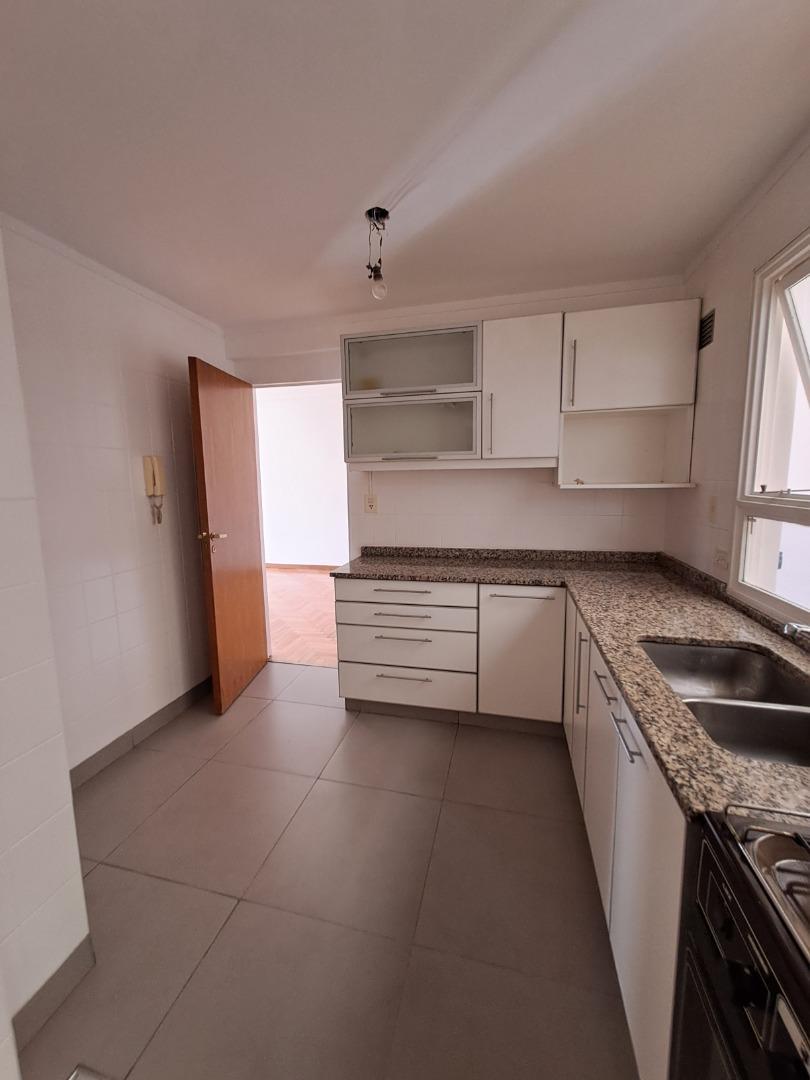 Echeverria 2500, Piso 3