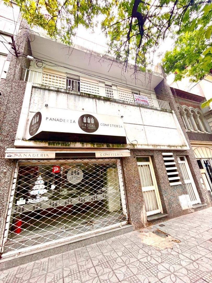 España 1700, amplia propiedad a metros de Pellegrini, 297m2