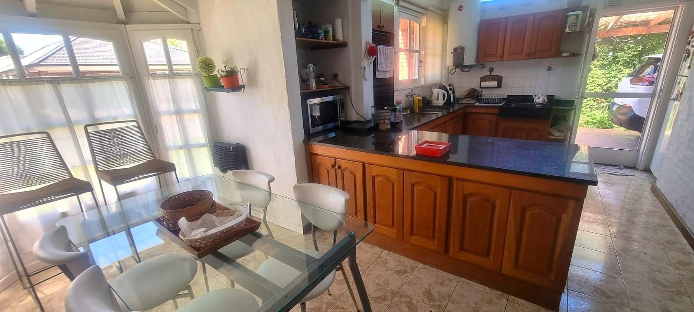 Casa en Venta con 3 cocheras