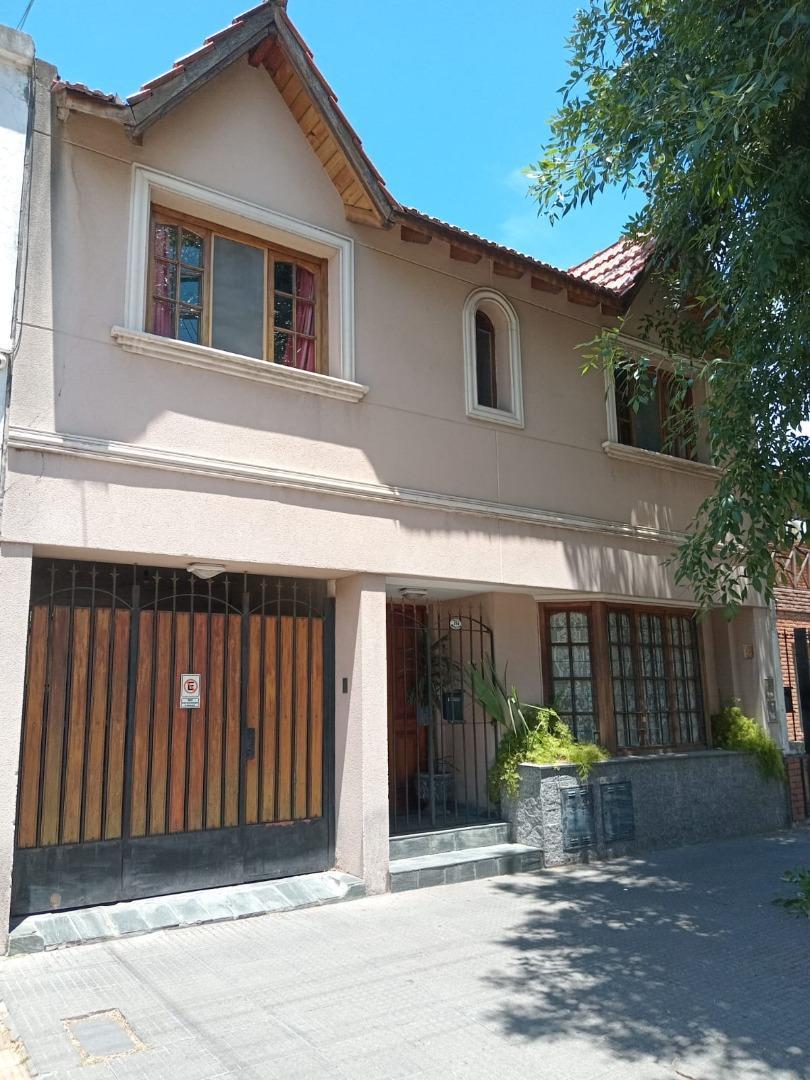 CHALET EN VENTA MORON CENTRO