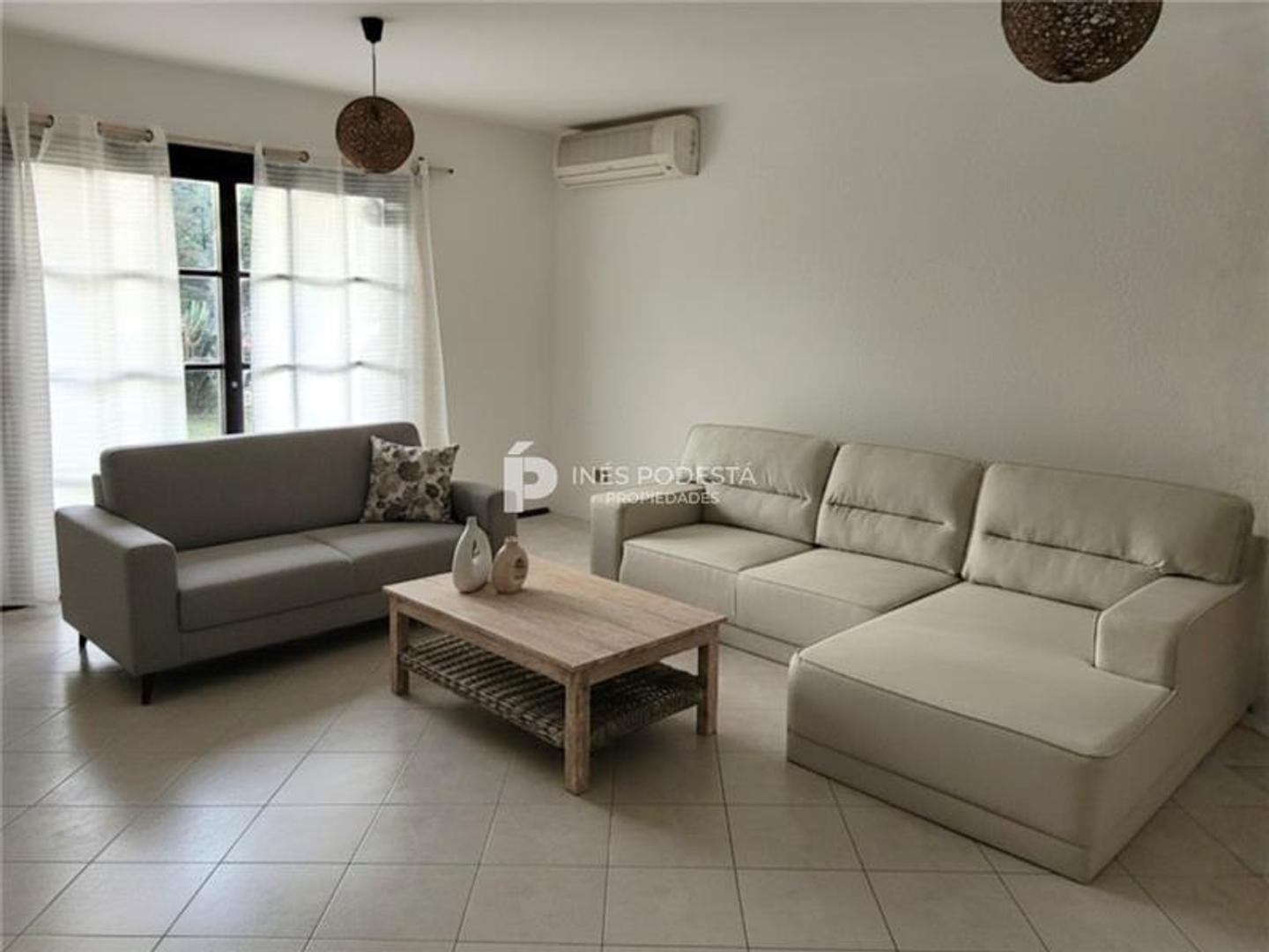 Casa en Alquiler de 3 dormitorios