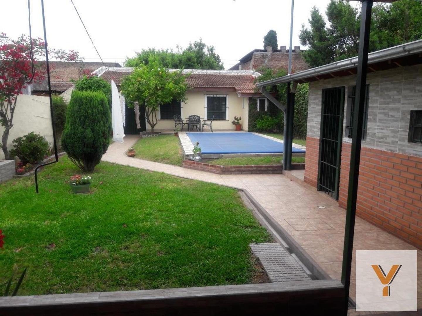 Casa en venta - 2 Dormitorios 2 Baños 1 Cochera - 400Mts2 - Hurlingham