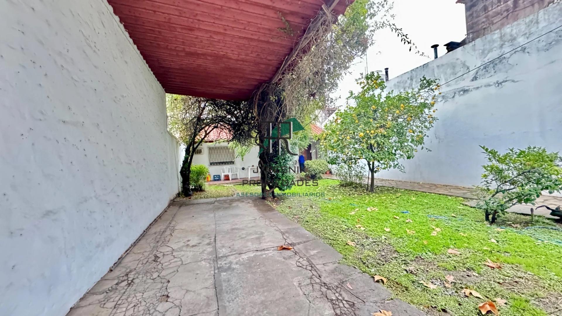 Casa en Venta con 3 cocheras