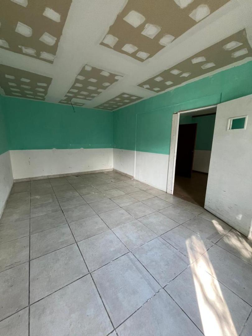 Casa en Alquiler con 2 cocheras